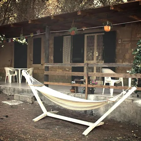 Casa vacanze Rustic Bungalow In Isola Di Capo Rizzuto With Garden