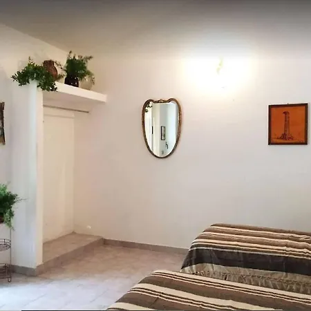 Rustic Bungalow In Isola Di Capo Rizzuto With Garden Casa dello Stumio